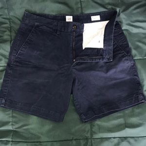 Gap Men’s 7 inch Flat Front Shorts